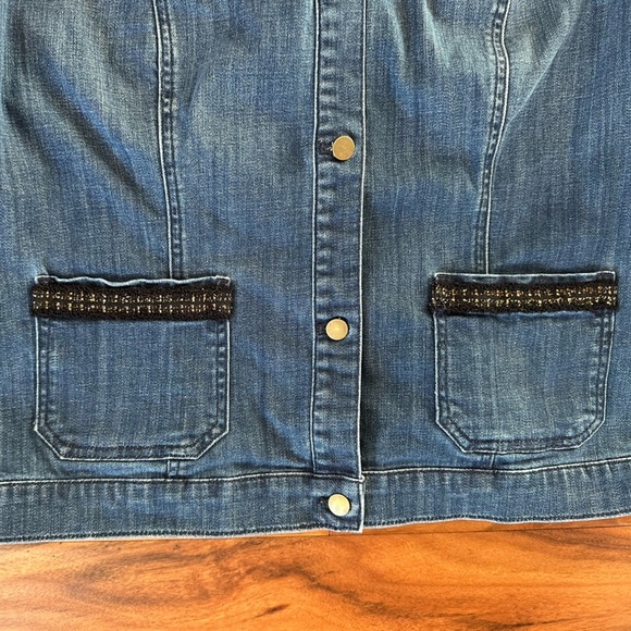 Chico’s Collarless Denim Jacket with Black Lining Accents size Medium (Chico 2) - Picture 2 of 5
